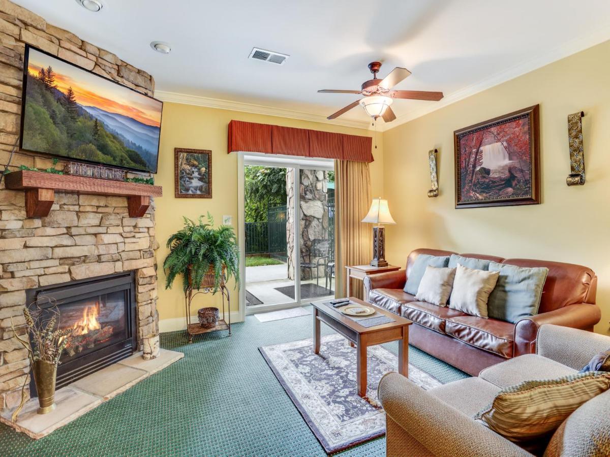 Downtown Delight, 2 Bedrooms, Pool, Hot Tub, Sleeps 6 蓋特林堡 外观 照片