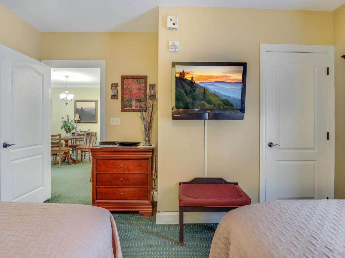 Downtown Delight, 2 Bedrooms, Pool, Hot Tub, Sleeps 6 蓋特林堡 外观 照片
