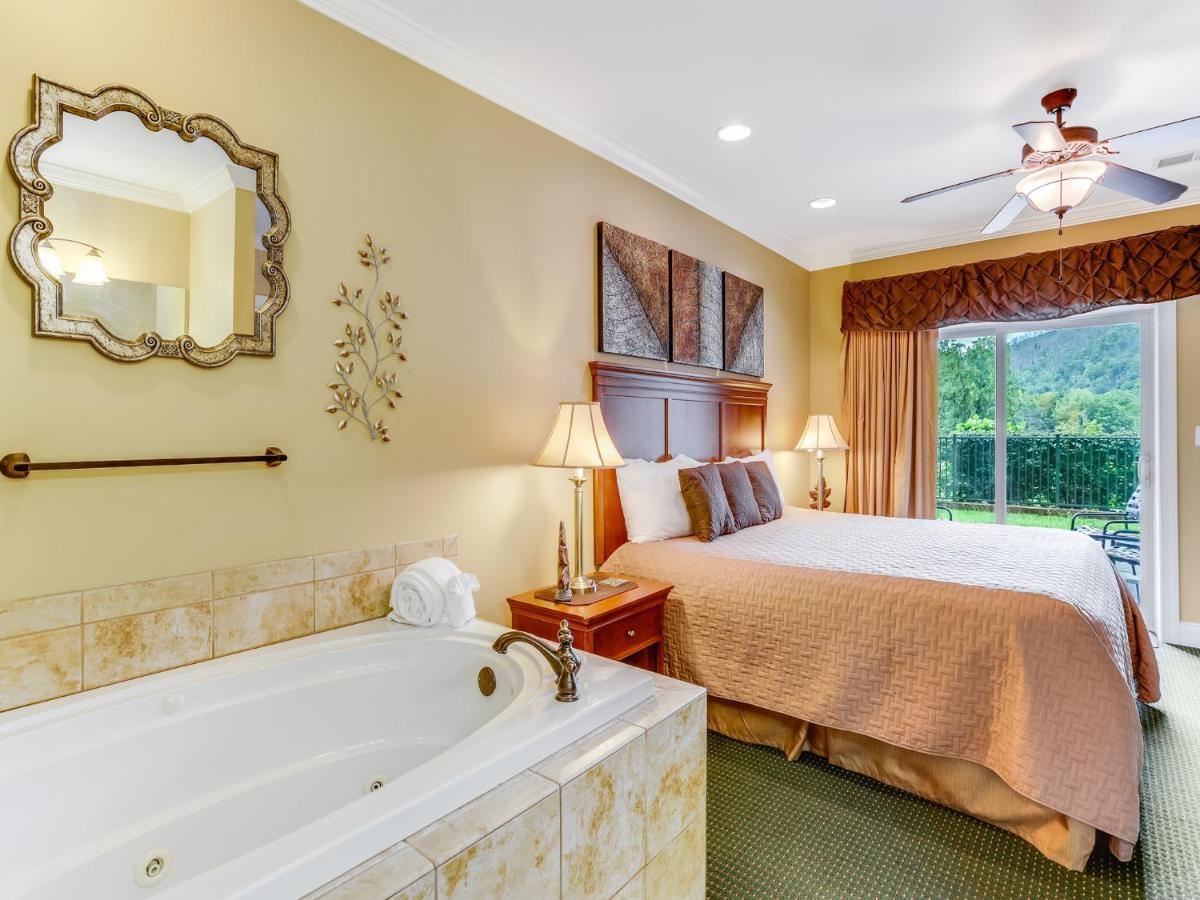 Downtown Delight, 2 Bedrooms, Pool, Hot Tub, Sleeps 6 蓋特林堡 外观 照片
